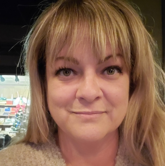 Meet your Posher, Jaime - Picture 2 of 3